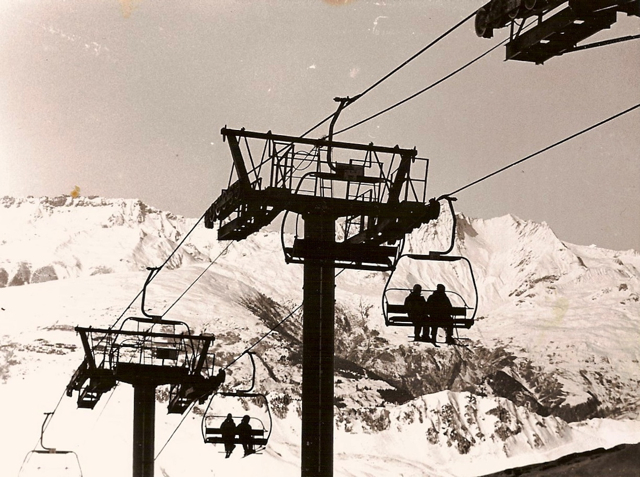 Ski lift, high contrast, les arcs